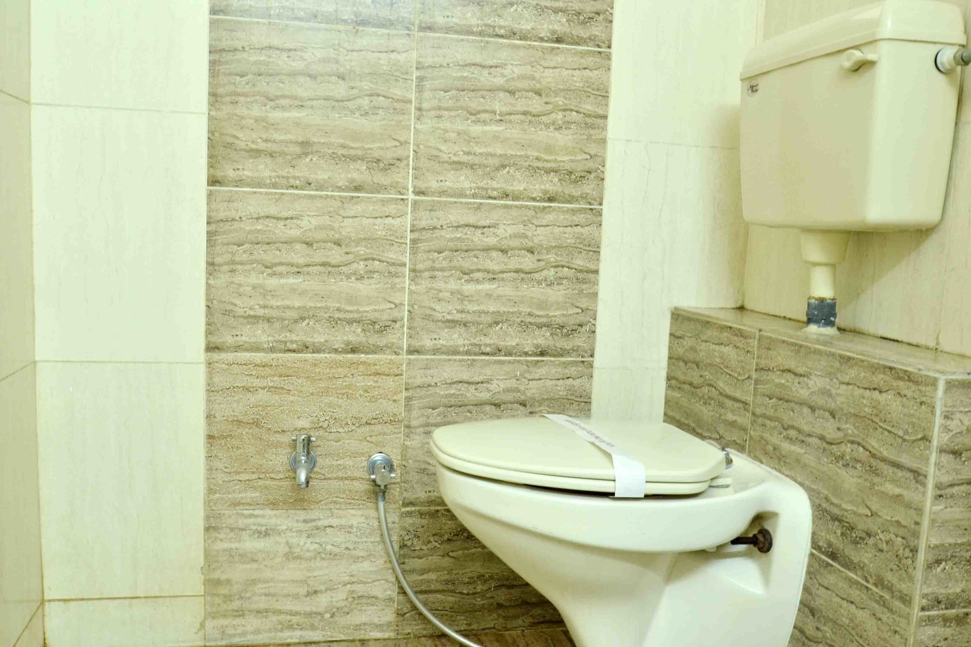 Oyo 742 Hotel Kings Park Индаур Экстерьер фото